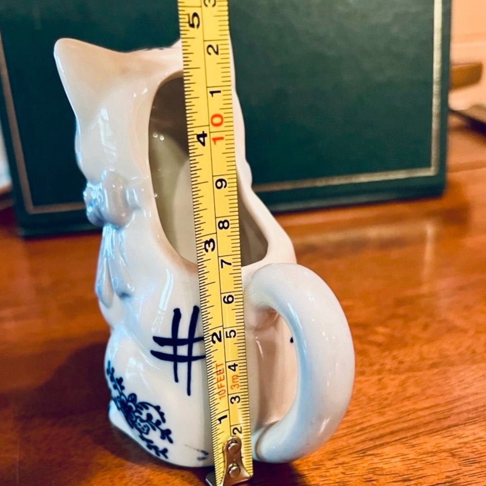 VINTAGE Cat Creamer Figurine - White and Blue Dutch-Style Design, Adorable, EUC - Picture 4 of 7
